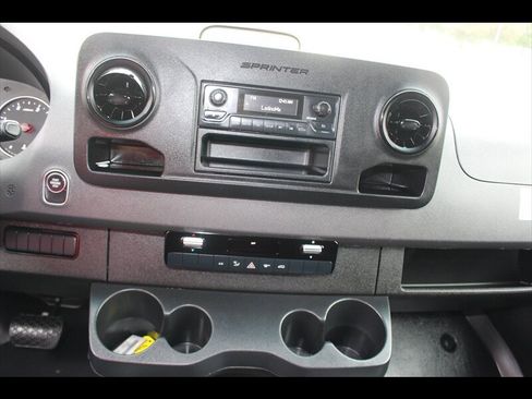 Used 2025 Mercedes-Benz Sprinter 2500 image 28
