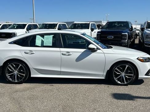 Used 2024 Honda Civic Touring image 2