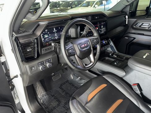 Used 2025 GMC Sierra 2500 AT4 w/ AT4 Premium Plus Package AWD/4WD image 17