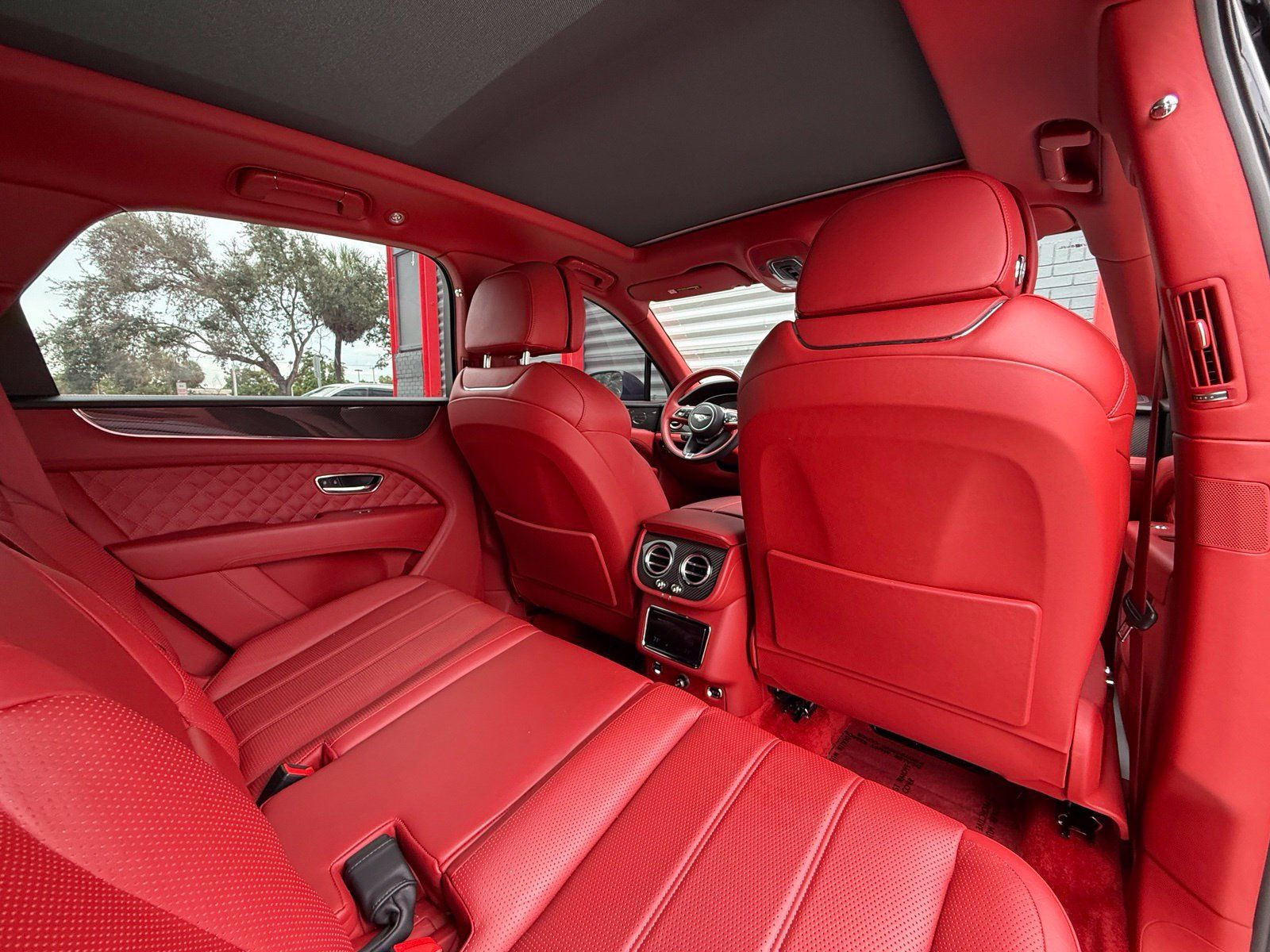 Used 2021 Bentley Bentayga AWD/4WD image 52