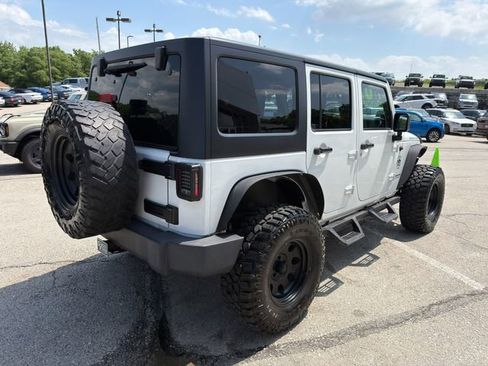 Used 2014 Jeep Wrangler Unlimited Rubicon w/ Connectivity Group AWD/4WD image 7