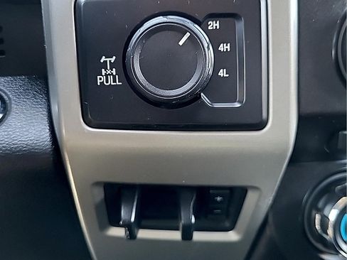 Used 2017 Ford F250 Lariat w/ Lariat Ultimate Package AWD/4WD image 26