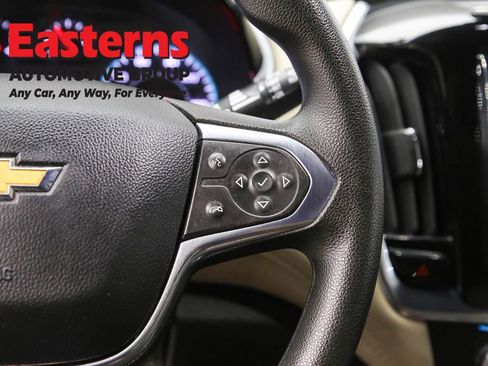 Used 2023 Chevrolet Traverse LS image 16