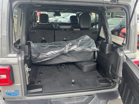 Used 2022 Jeep Wrangler Unlimited Sahara w/ Cold Weather Group image 9