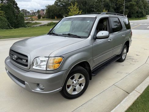 Used 2004 Toyota Sequoia SR5 image 1