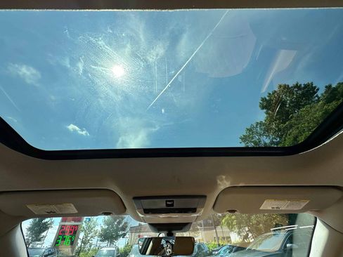 Used 2022 Nissan Sentra SV w/ SV Premium Package image 23