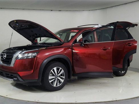 Used 2024 Nissan Pathfinder SL image 10