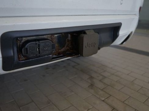 Used 2018 Jeep Grand Cherokee Overland AWD/4WD image 13