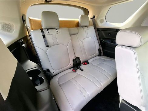 Certified 2025 Honda Pilot Touring image 18