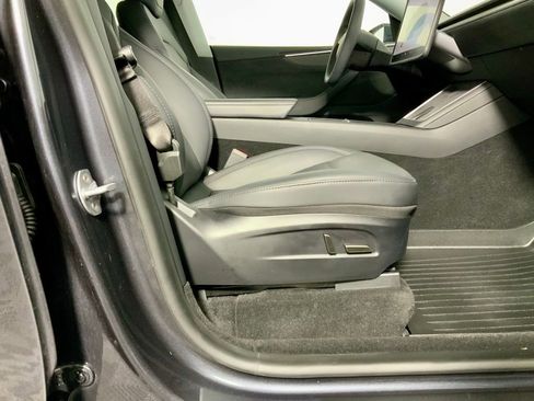 Used 2026 Tesla Model Y Long Range image 33