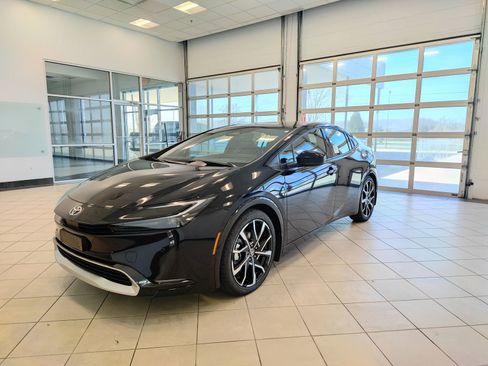 New 2026 Toyota Prius Plug-In Hybrid image 8