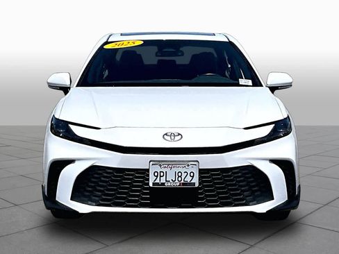 Used 2025 Toyota Camry SE FWD image 3