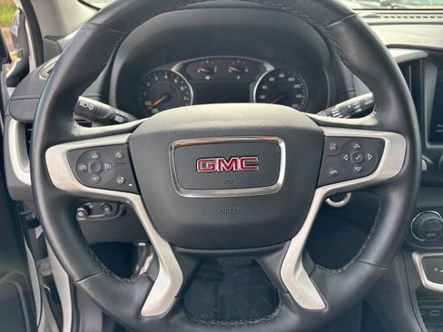 Used 2024 GMC Terrain SLT image 30