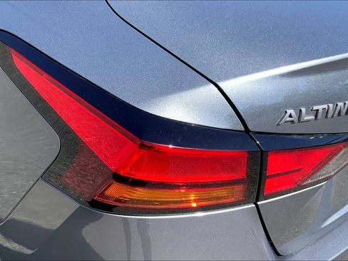 Used 2024 Nissan Altima 2.5 SV w/ SV Premium Package image 28