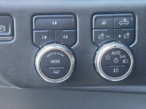 Used 2024 GMC Sierra 3500 SLE w/ SLE Convenience Package image 15