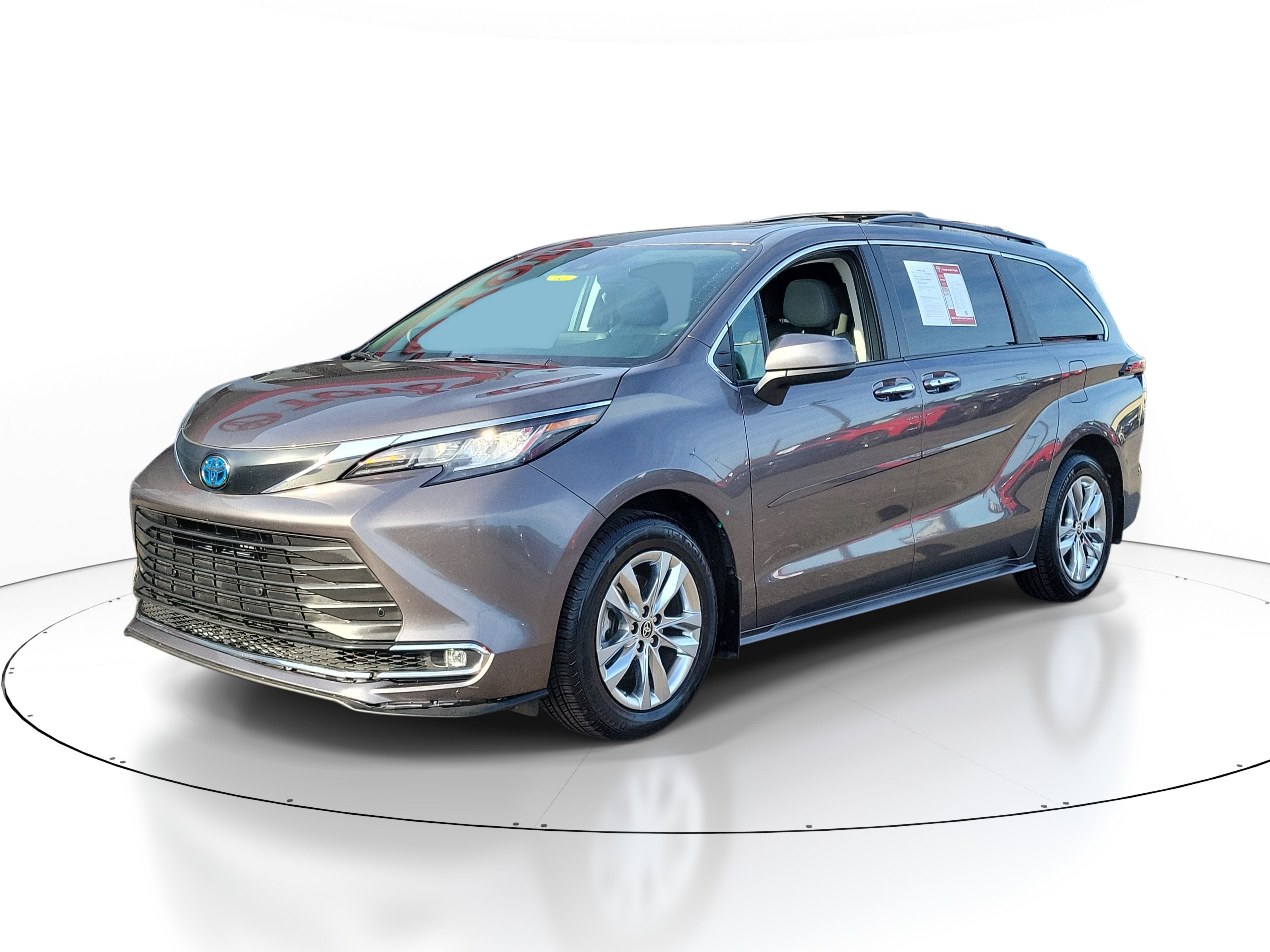 Used 2023 Toyota Sienna XLE w/ XLE Plus Package AWD/4WD image 2
