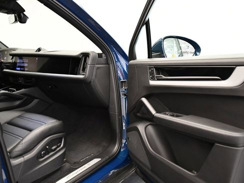 Used 2024 Porsche Cayenne S image 50