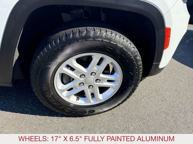 Used 2023 Jeep Grand Cherokee Laredo w/ Luxury Tech Group I AWD/4WD image 8