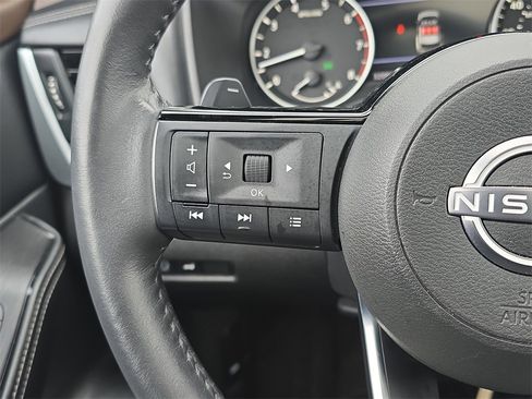 Used 2023 Nissan Rogue SV w/ SV Premium B Package image 21