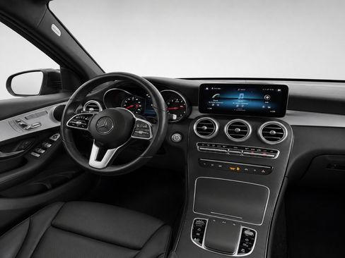 Used 2021 Mercedes-Benz GLC 300 4MATIC image 10