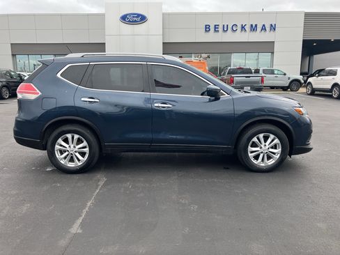 Used 2016 Nissan Rogue SV image 9