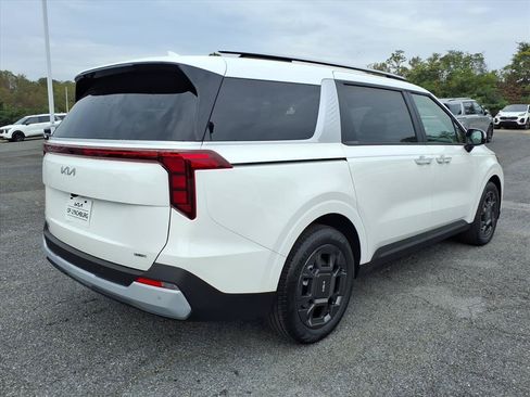 New 2026 Kia Carnival EX FWD image 4