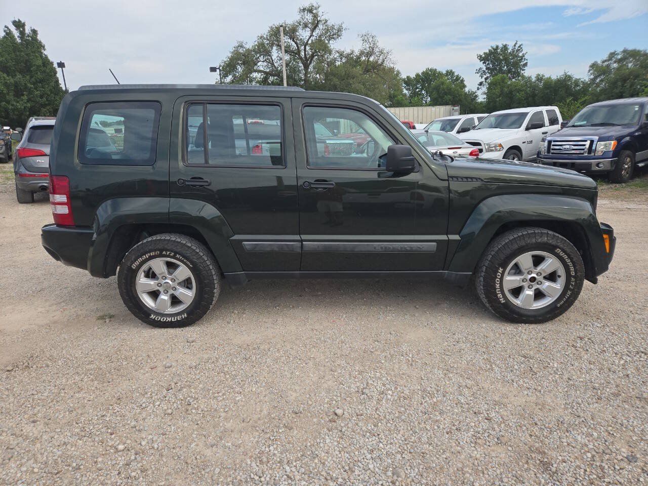 Used 2011 Jeep Liberty Sport AWD/4WD image 2