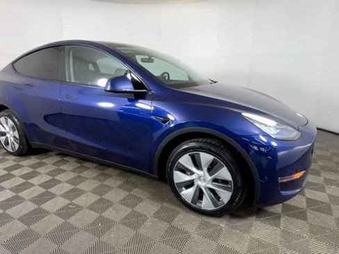 Used 2023 Tesla Model Y Long Range AWD/4WD image 2