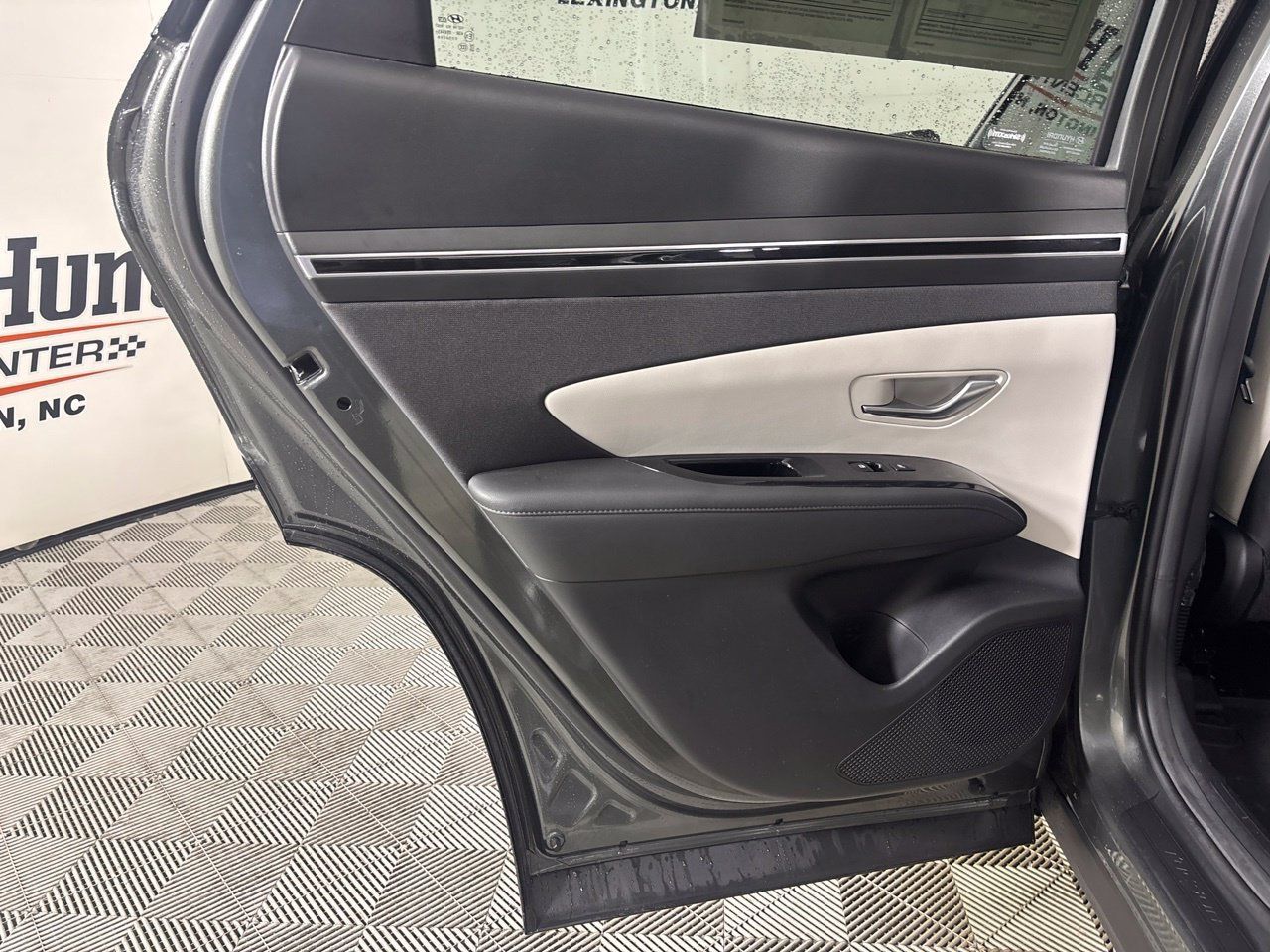 Used 2023 Hyundai Tucson Limited w/ Winter Package FWD image 25