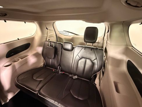 Used 2023 Chrysler Pacifica Limited FWD image 55