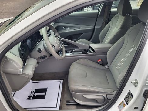 Used 2024 Hyundai Elantra SEL image 11