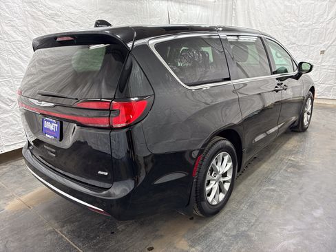 Certified 2024 Chrysler Pacifica Touring-L AWD/4WD image 5