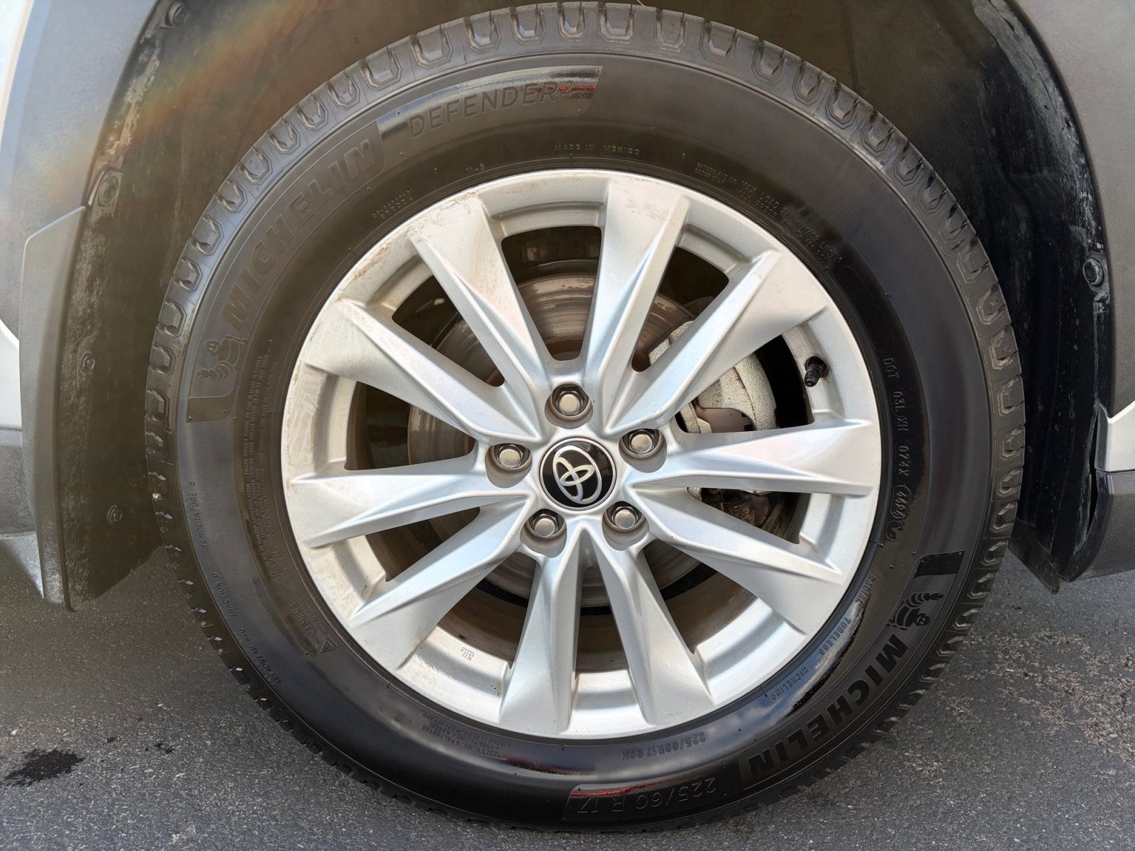Used 2022 Toyota Corolla Cross LE AWD/4WD image 29
