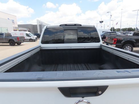 Used 2017 Nissan Titan PRO-4X w/ Pro-4x Convenience Package AWD/4WD image 14