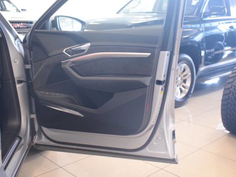 Used 2019 Audi e-tron Prestige w/ Prestige Package AWD/4WD image 53