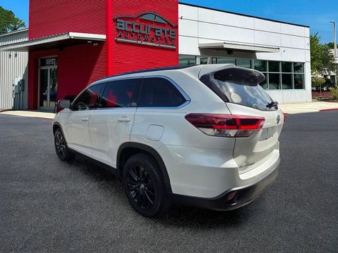 Used 2019 Toyota Highlander SE FWD image 4