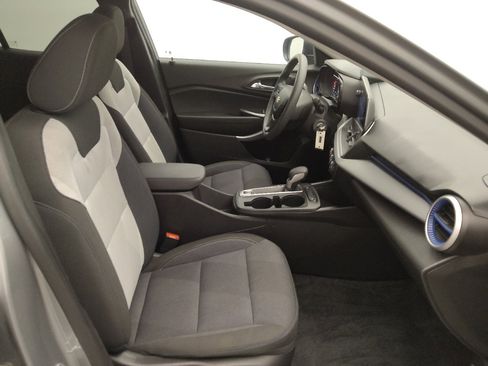 Used 2025 Chevrolet Trax LS FWD image 21