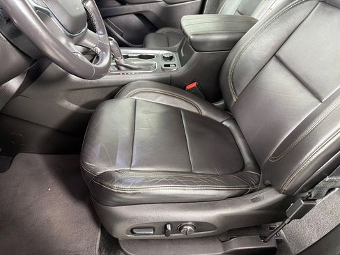 Used 2018 Chevrolet Traverse LT FWD image 12