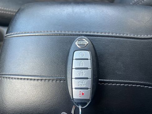 Used 2018 Nissan Rogue SV image 19