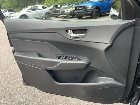 Used 2022 Hyundai Accent SE w/ Cargo Package FWD image 17