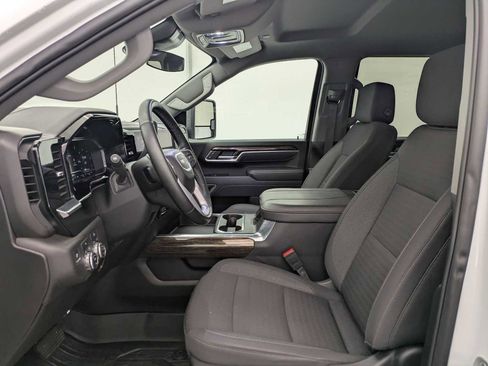 Used 2025 GMC Sierra 3500 SLE w/ SLE Convenience Package image 18