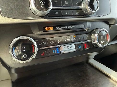 Used 2022 Ford F250 Lariat w/ Black Appearance Package image 28