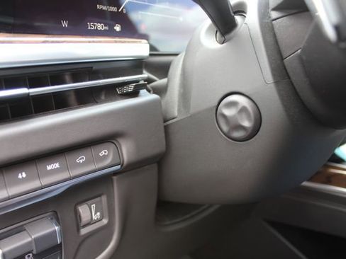 Used 2025 Cadillac Escalade ESV Sport Platinum w/ LPO, Floor Liner Package AWD/4WD image 30