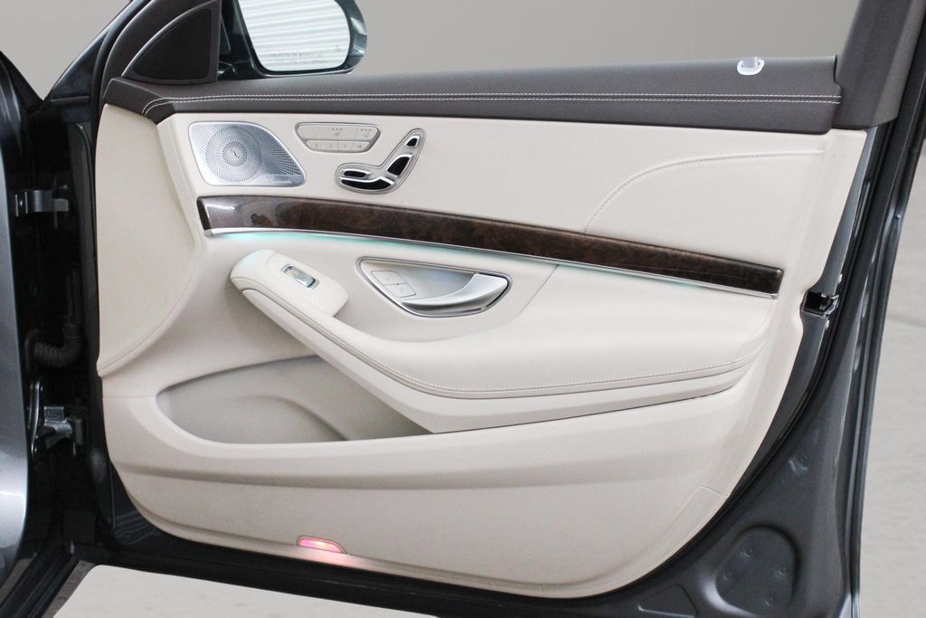 Used 2018 Mercedes-Benz S 560 Sedan image 23