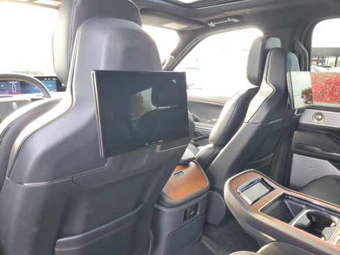 New 2025 Lincoln Navigator Black Label image 28