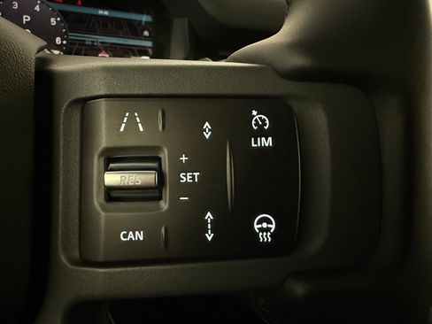 Certified 2024 Land Rover Defender 110 X-Dynamic SE image 33