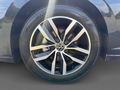 Used 2025 Volkswagen Jetta SE FWD image 22