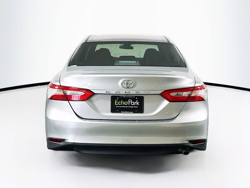 Used 2018 Toyota Camry LE FWD image 7