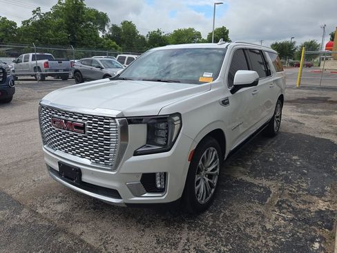 Used 2022 GMC Yukon XL Denali w/ Denali Ultimate Package AWD/4WD image 6
