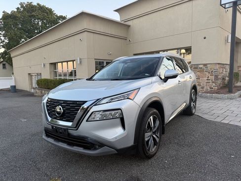 Used 2021 Nissan Rogue SL w/ Premium Package image 3